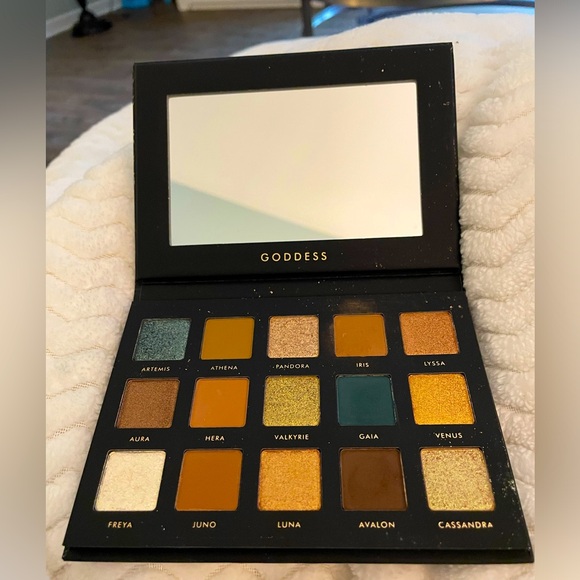 Alter Ego - Goddess 15 color eyeshadow palette - Picture 3 of 3